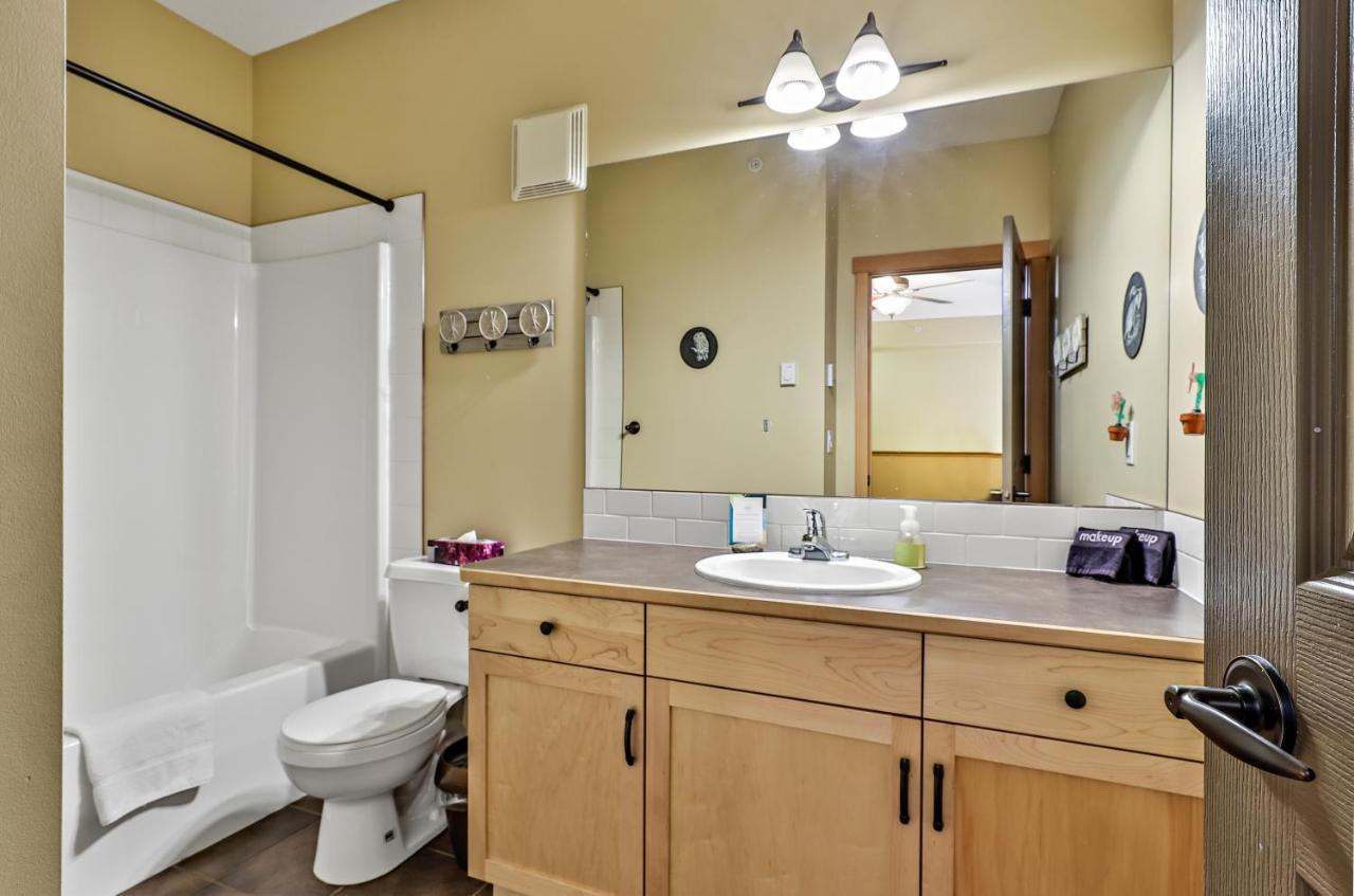 Spectacular Mountain View Corner Unit Pool Hot Tub Park Pass Canmore Exterior foto