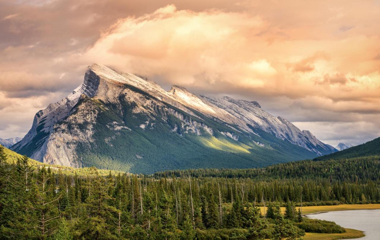 Spectacular Mountain View Corner Unit Pool Hot Tub Park Pass Canmore Exterior foto
